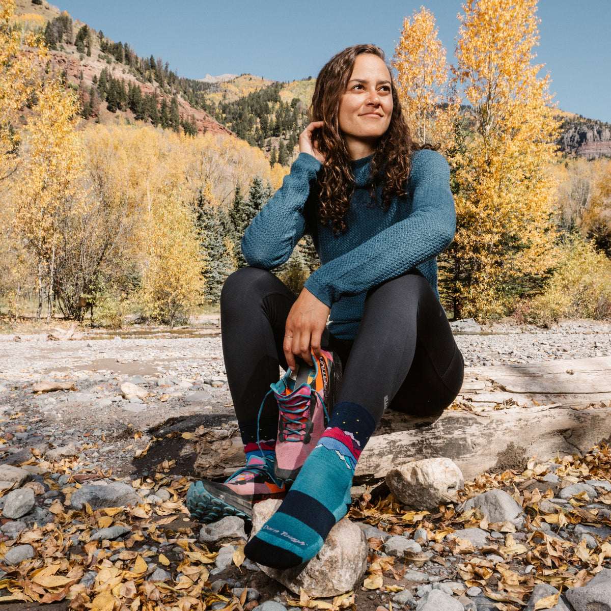 Darn Tough Vermont Women's Mirror Lake Micro Crew Midweight Hiking Socks