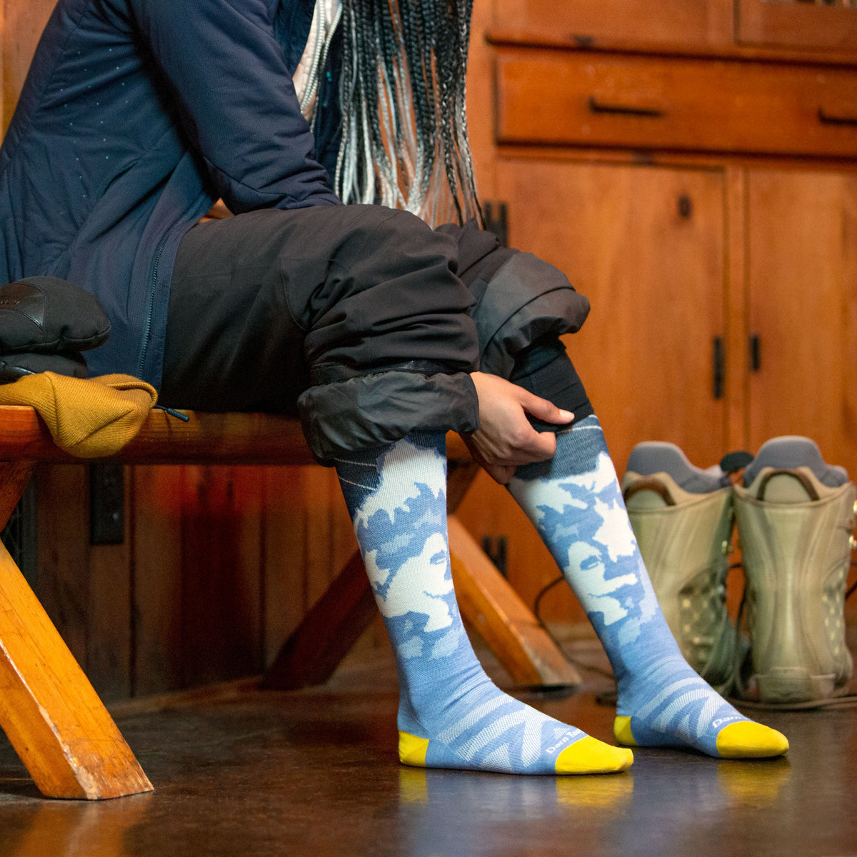 Darn Tough Vermont Women's Yeti Over-the-Calf Lightweight Ski & Snowboard Socks