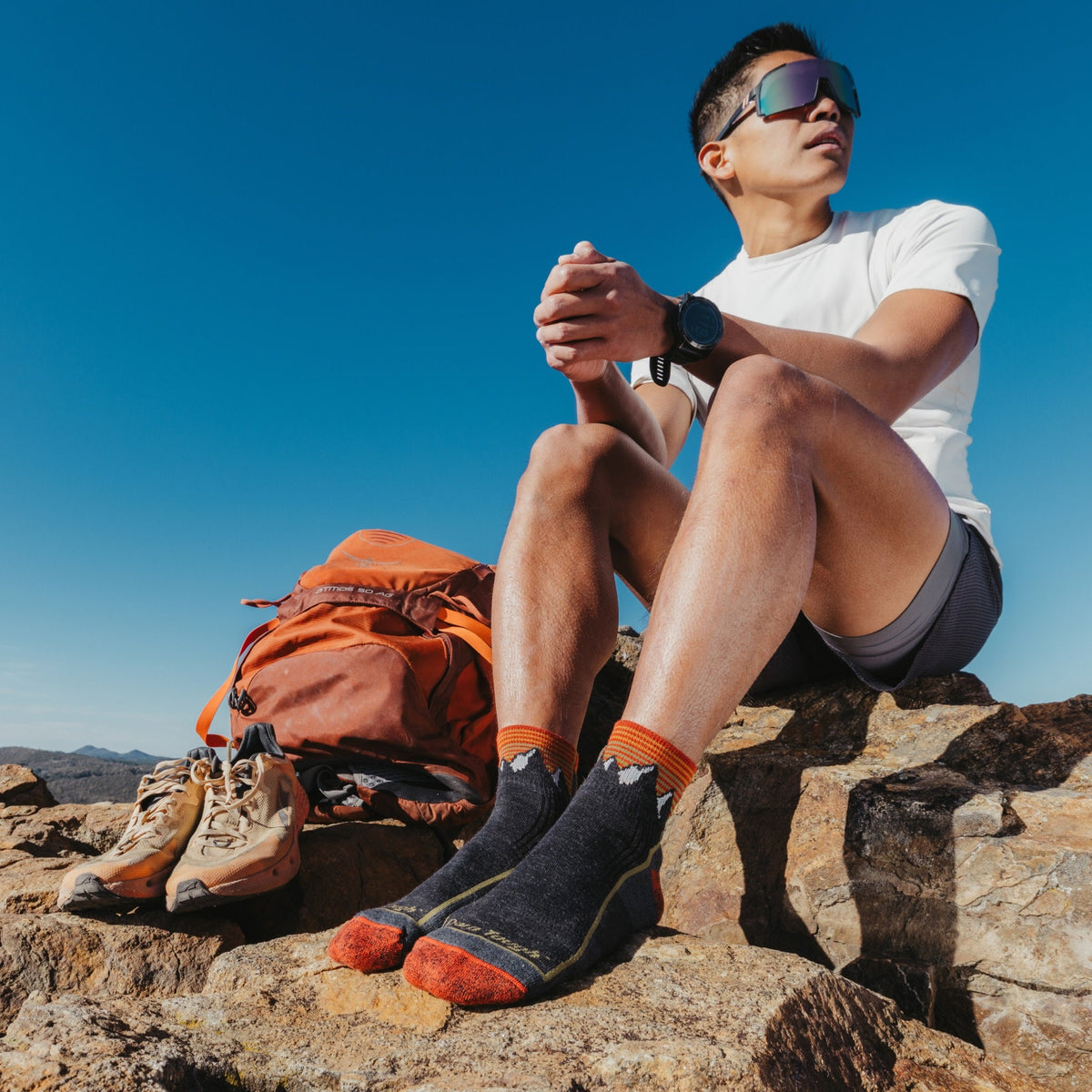 Darn Tough Vermont Men's Hiker Quarter Midweight Hiking Socks
