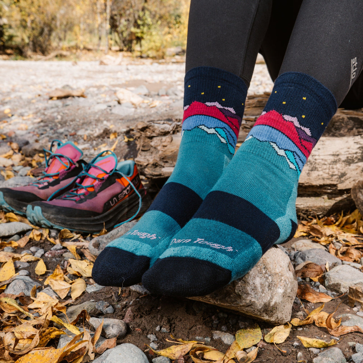 Darn Tough Vermont Women's Mirror Lake Micro Crew Midweight Hiking Socks