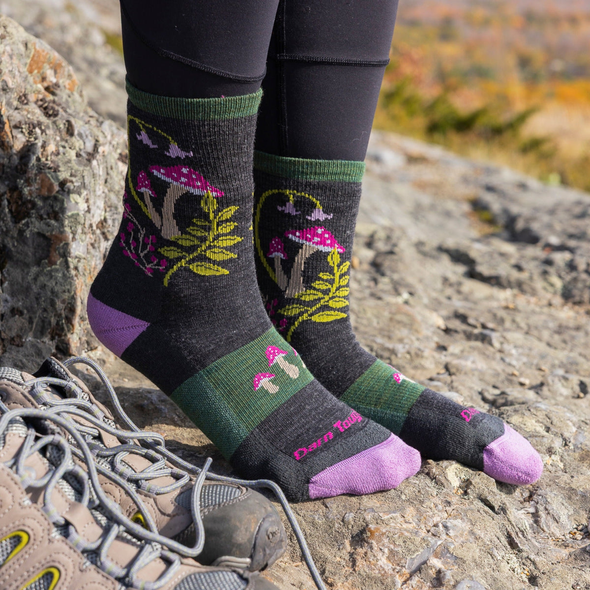 Darn Tough Vermont Women's Mellow Mushrooms Micro Crew Lightweight Hiking Socks