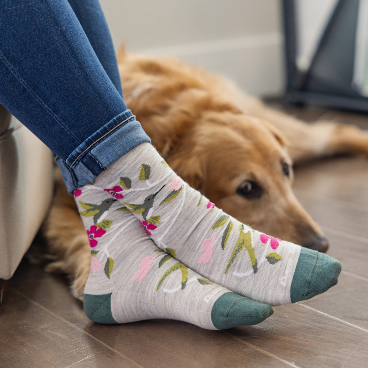 Darn Tough Vermont Women's Birds of a Feather Crew Lightweight Lifestyle Socks