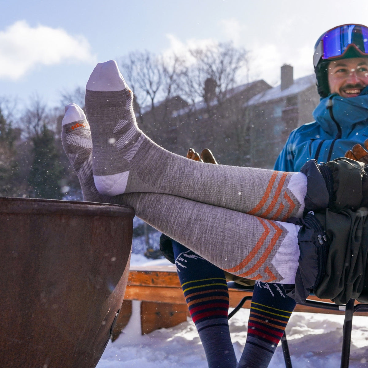 Darn Tough Vermont Women's Peaks Over-The-Calf  Ultra-Lightweight Ski & Snowboard Sock-Last Chance
