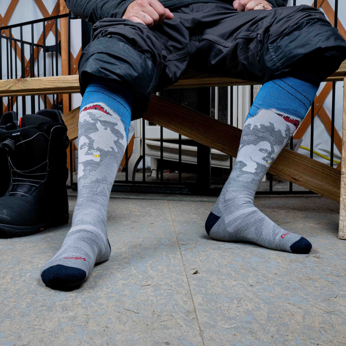 Darn Tough Vermont Men's Heady Yeti Over-the-Calf Midweight Ski & Snowboard Socks