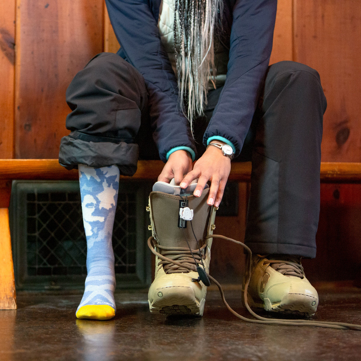 Darn Tough Vermont Women's Yeti Over-the-Calf Lightweight Ski & Snowboard Socks