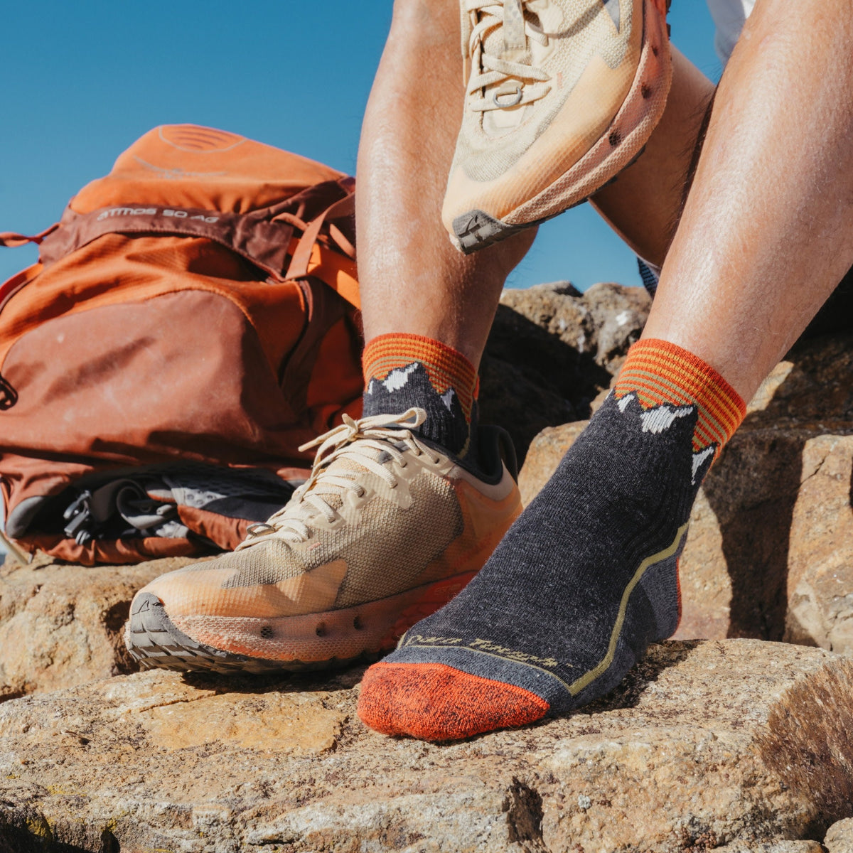 Darn Tough Vermont Men's Hiker Quarter Midweight Hiking Socks