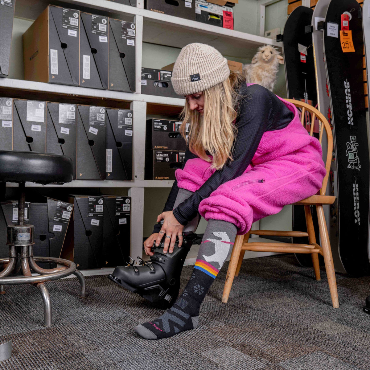 Darn Tough Vermont Women's Due North Over-the-Calf Midweight Ski & Snowboard Socks