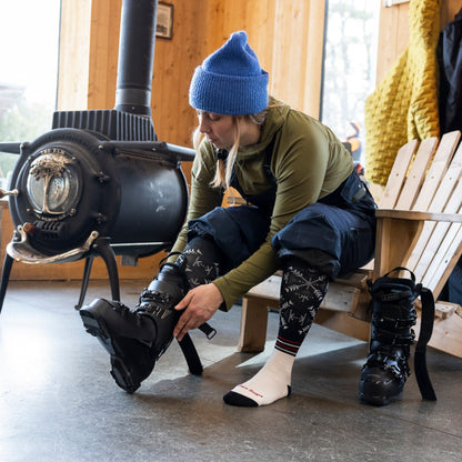 Darn Tough Vermont Women's Snowfall Over-the-Calf Midweight Ski & Snowboard Socks