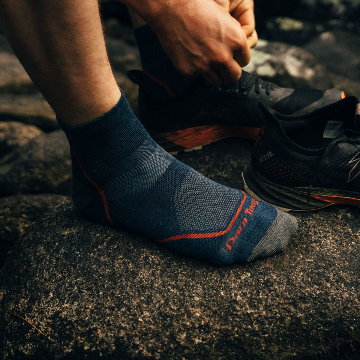 Darn Tough Vermont Men's Light Hiker Quarter Lightweight Hiking Socks