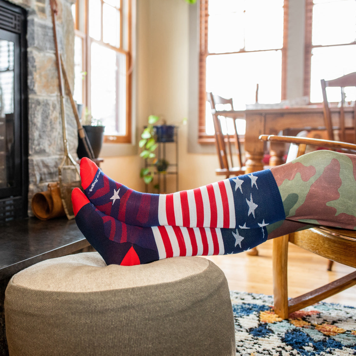 Darn Tough Vermont Men's Captain Stripe Over-the-Calf Midweight Ski & Snowboard Socks